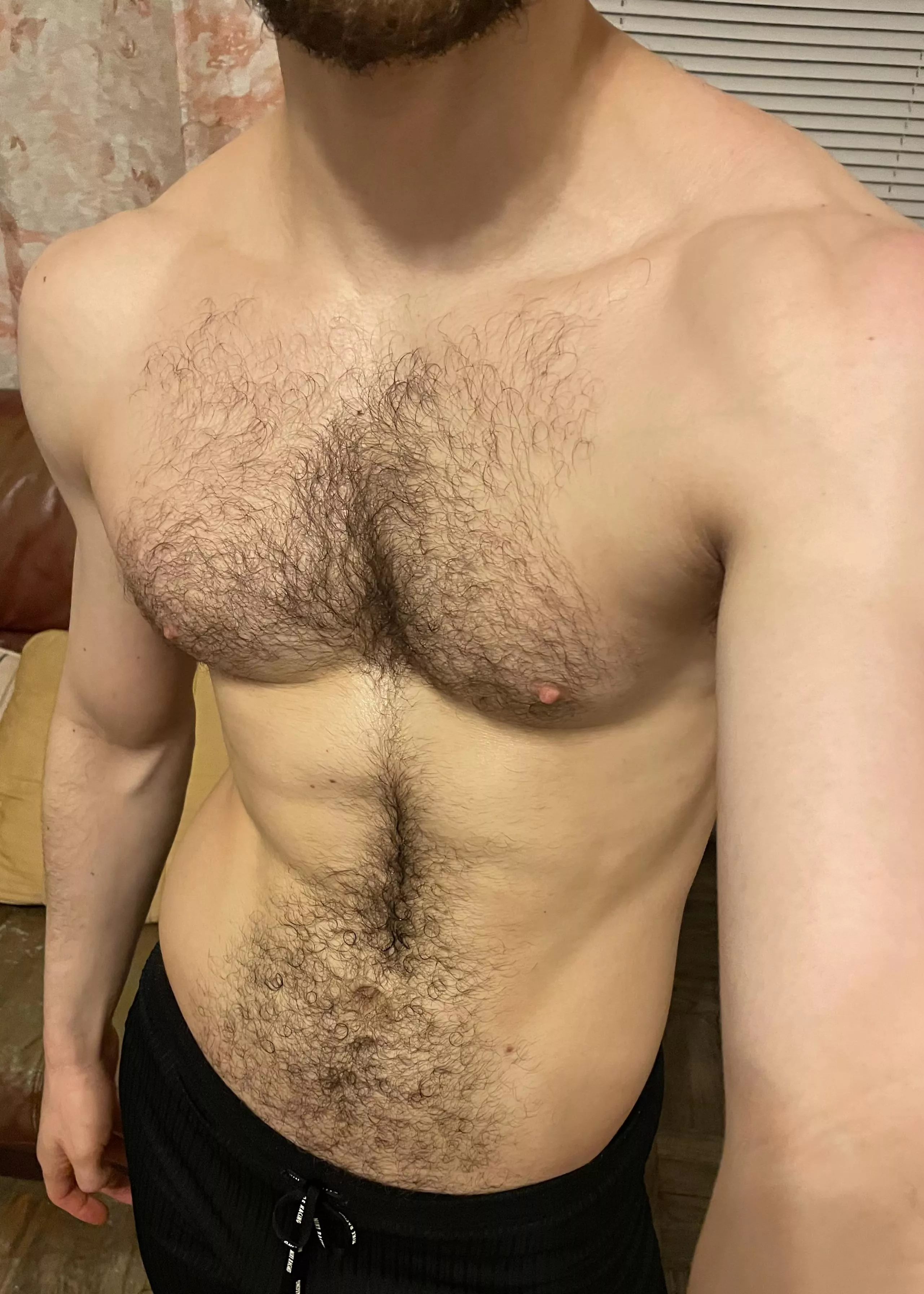 Do you like a sweaty and hairy combo? 😈 posted by deoctubre