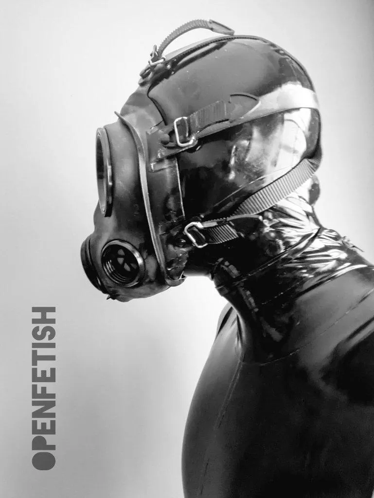 Encased In Latex And A Sealed In A Gasmask 🤐 posted by Open_Fetish
