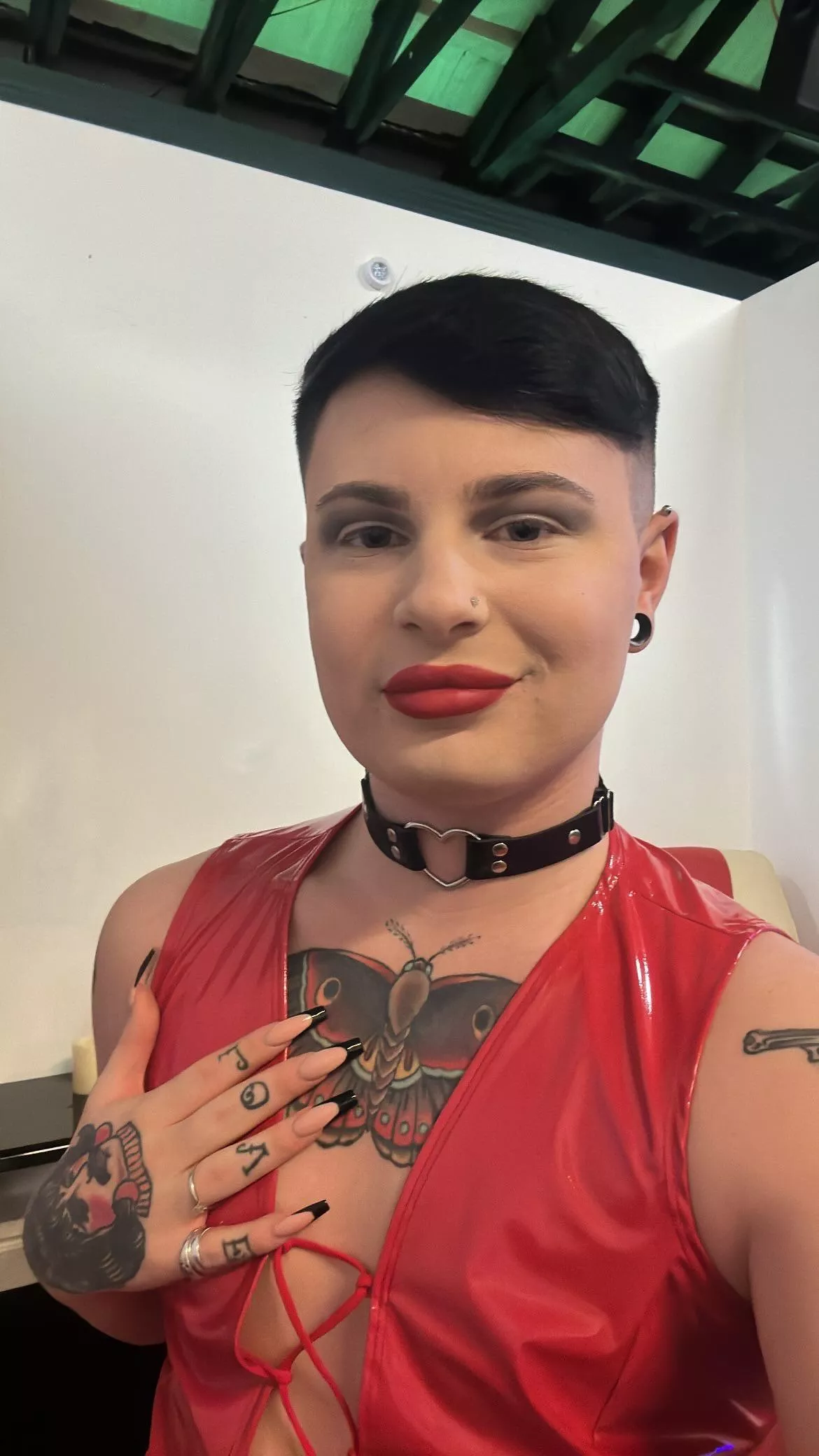 Feel glamorous 💖 posted by mothplayboy