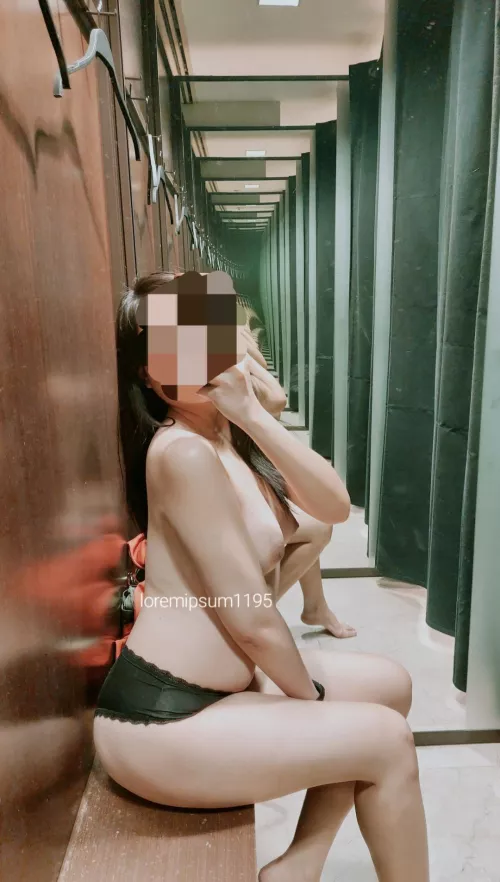 (F)itting room by loremipsum1195