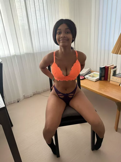 funsized can be fun, especially on bed! you can carry me easily by Beauty_Babez