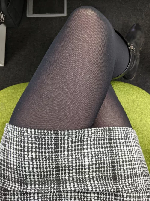 Happy Monday, friends by lonely_chameleon_