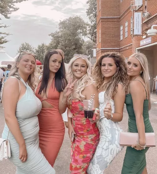 Her friends can’t compete by Alternative-Bug-8454