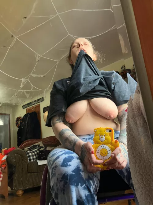 HORN-E by SaltyCheezBalz