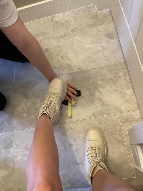 I dropped her keys I deserved to be punished getting my hand crushed by her big boot love anything my mistress Georgia wants to do to me by subdomjames