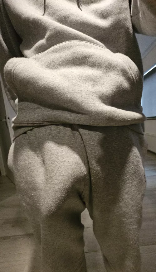 It's still sweatpants season right? by HugeNL