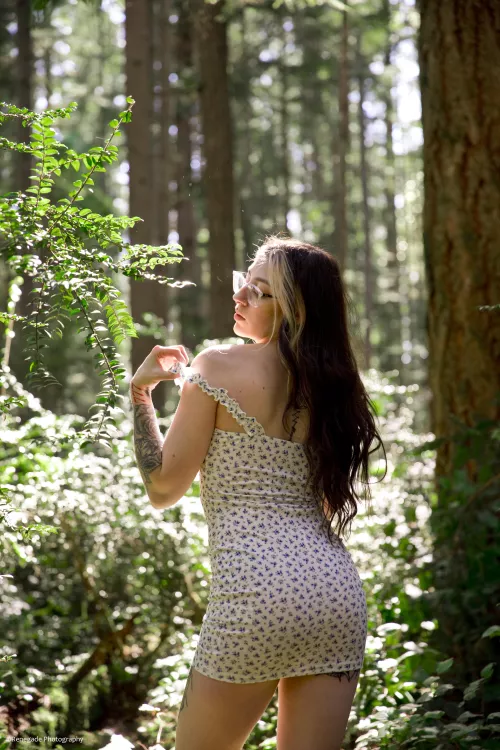 Let's go somewhere no one can see us. by caiopsm