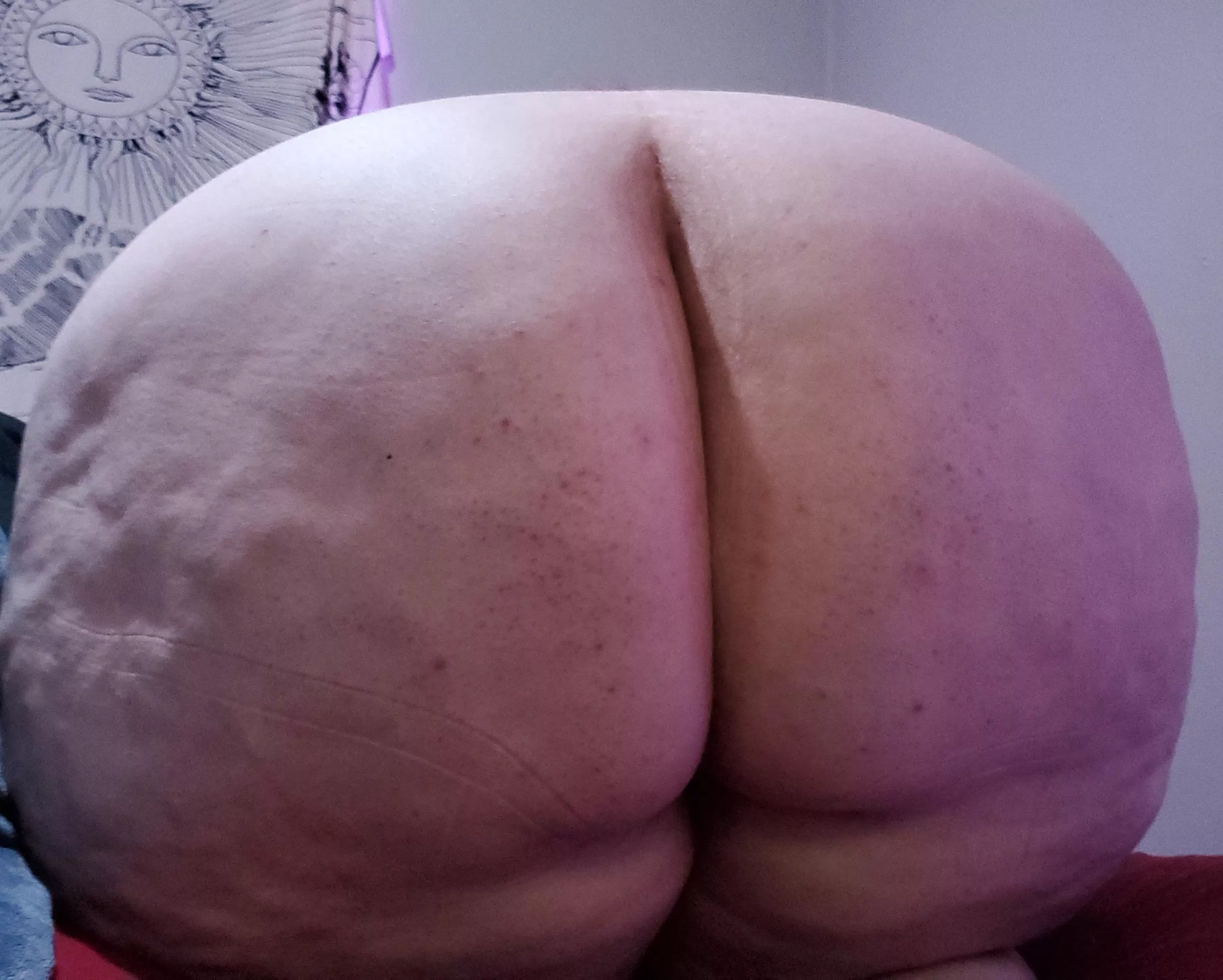 Mooning posted by SunflowerHours