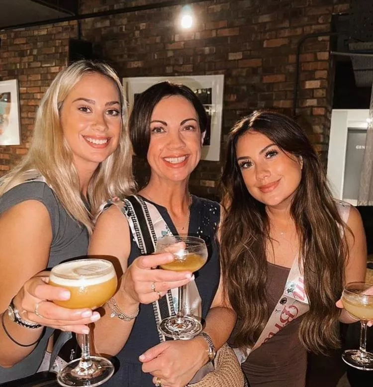 Mum and daughters posted by Hatterz5