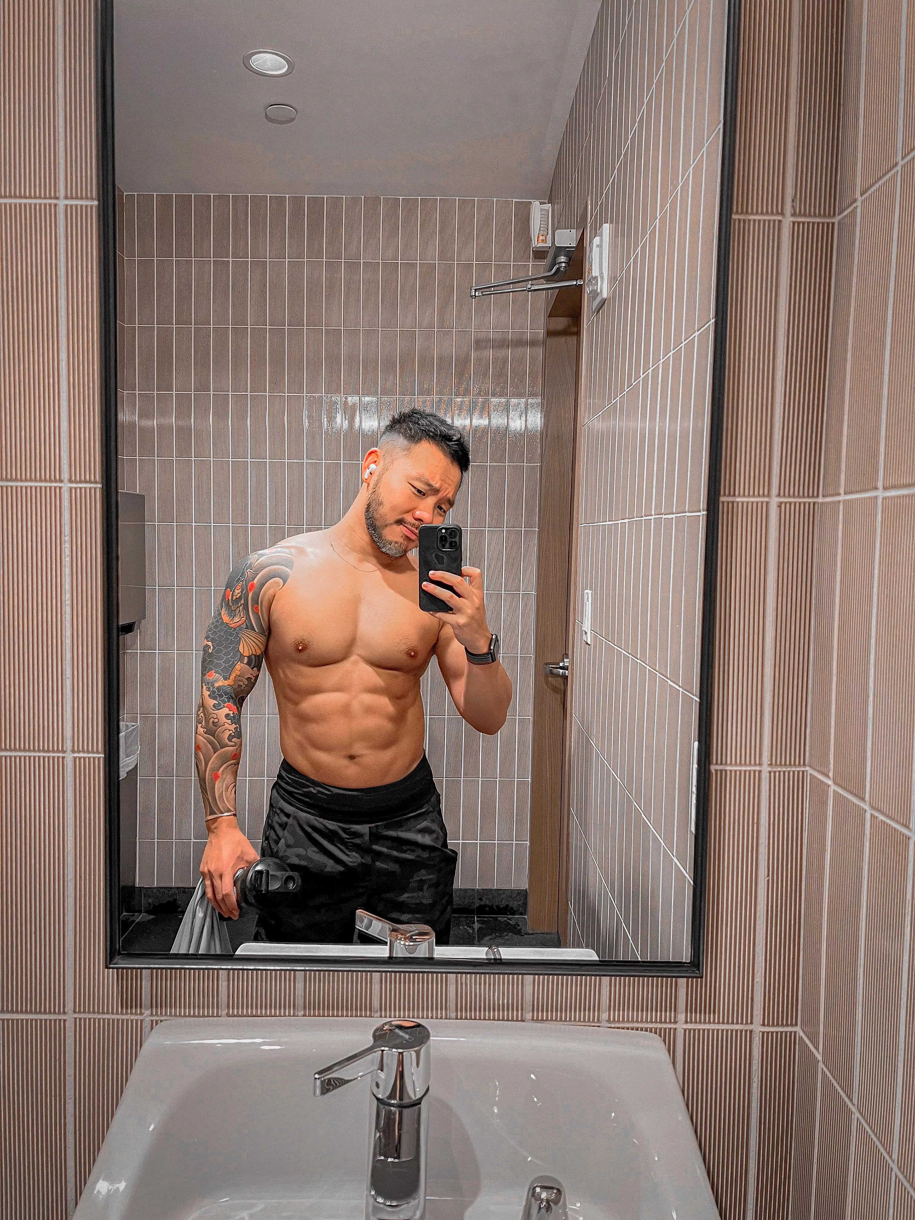 Newbie selfie. Any other weightlifting Gaysians out there? posted by PYE1994