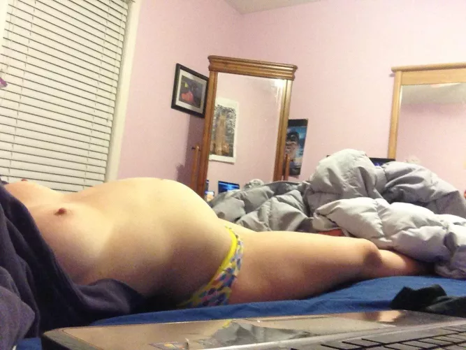 Pregnant teen selfie by beefykock