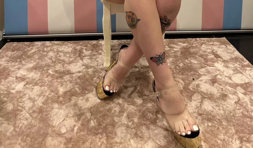 Rate my feet 1-10🦶🏻 by mothplayboy