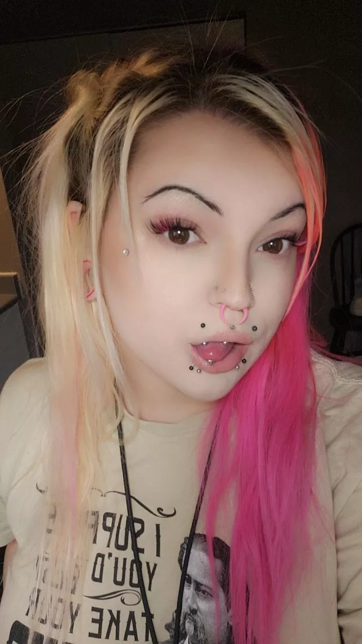 Rsady to obey me? 😈 [GFE] available, [OTH] things as well. posted by Queen_pixiexxx