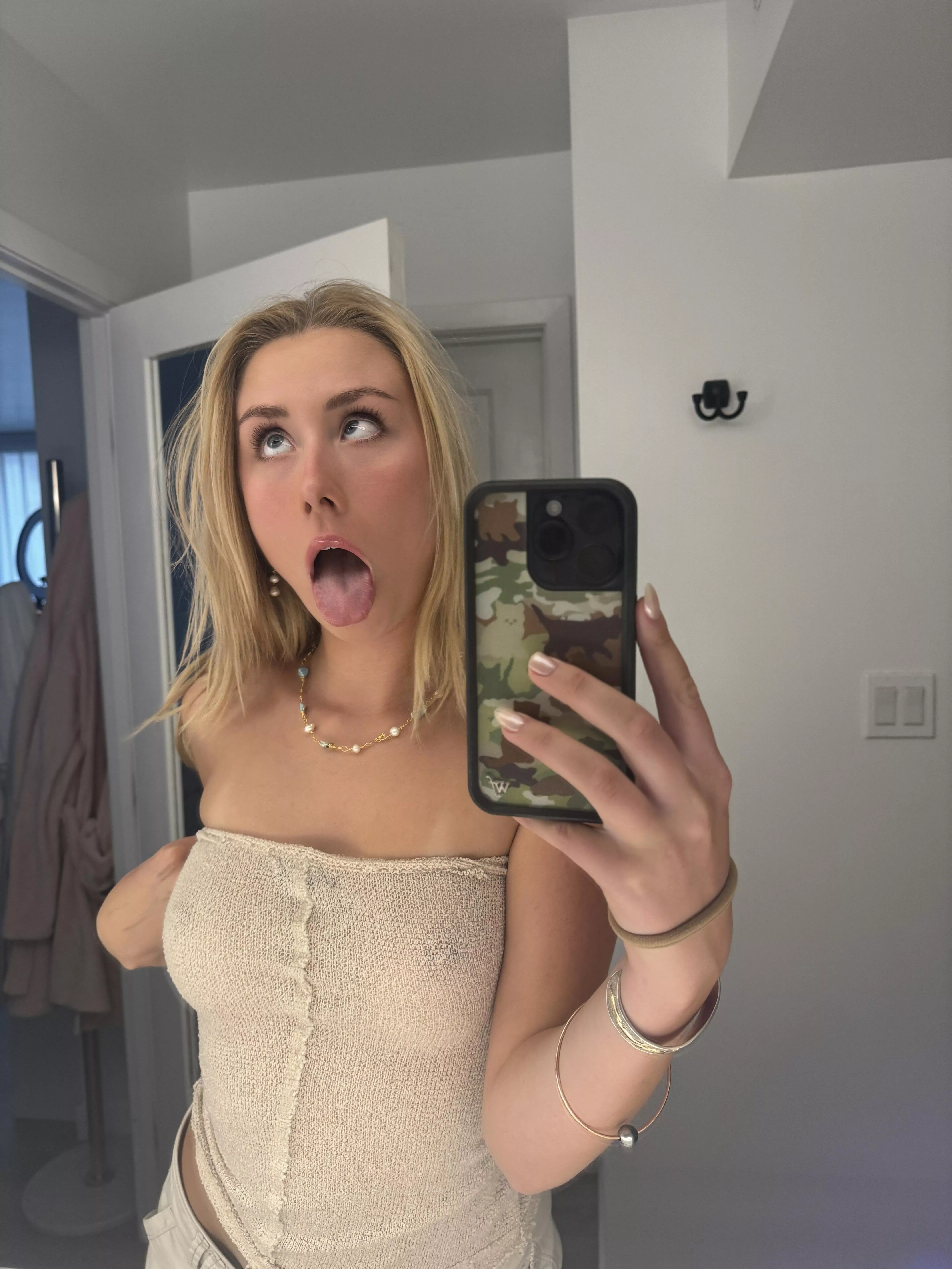 Squeeze my tits as you throat me posted by love1bumble