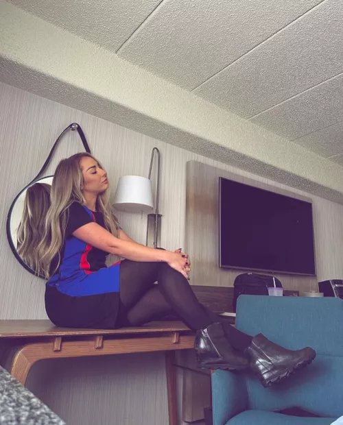 SW girl by IkarusAndTheSun