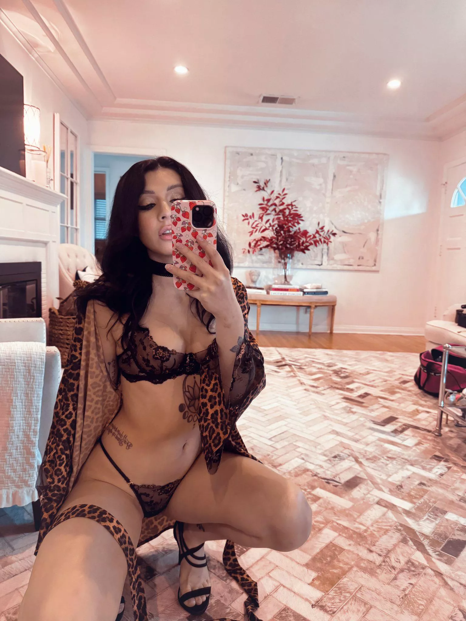 Too Sexy posted by whitetoweltw