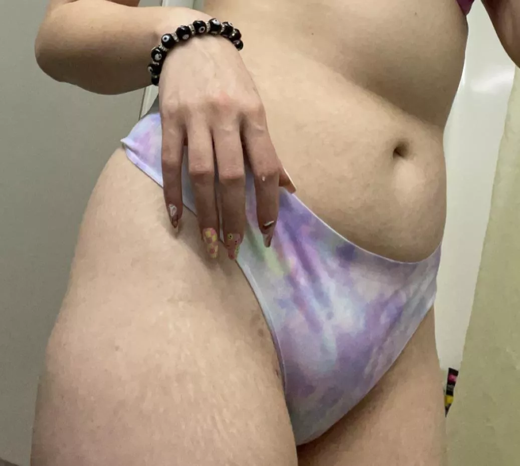 tracing along my skin with my claws and creating goosebumps like galaxies 💕 posted by pastelharpie