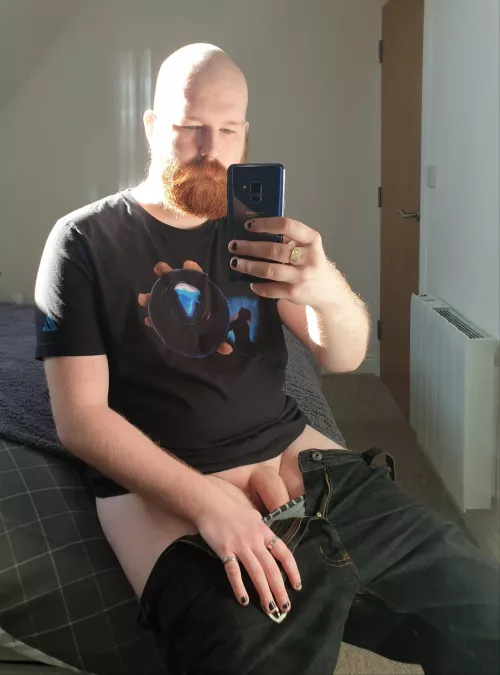 Trousers seem to have slipped down by Theguywhosdoingok