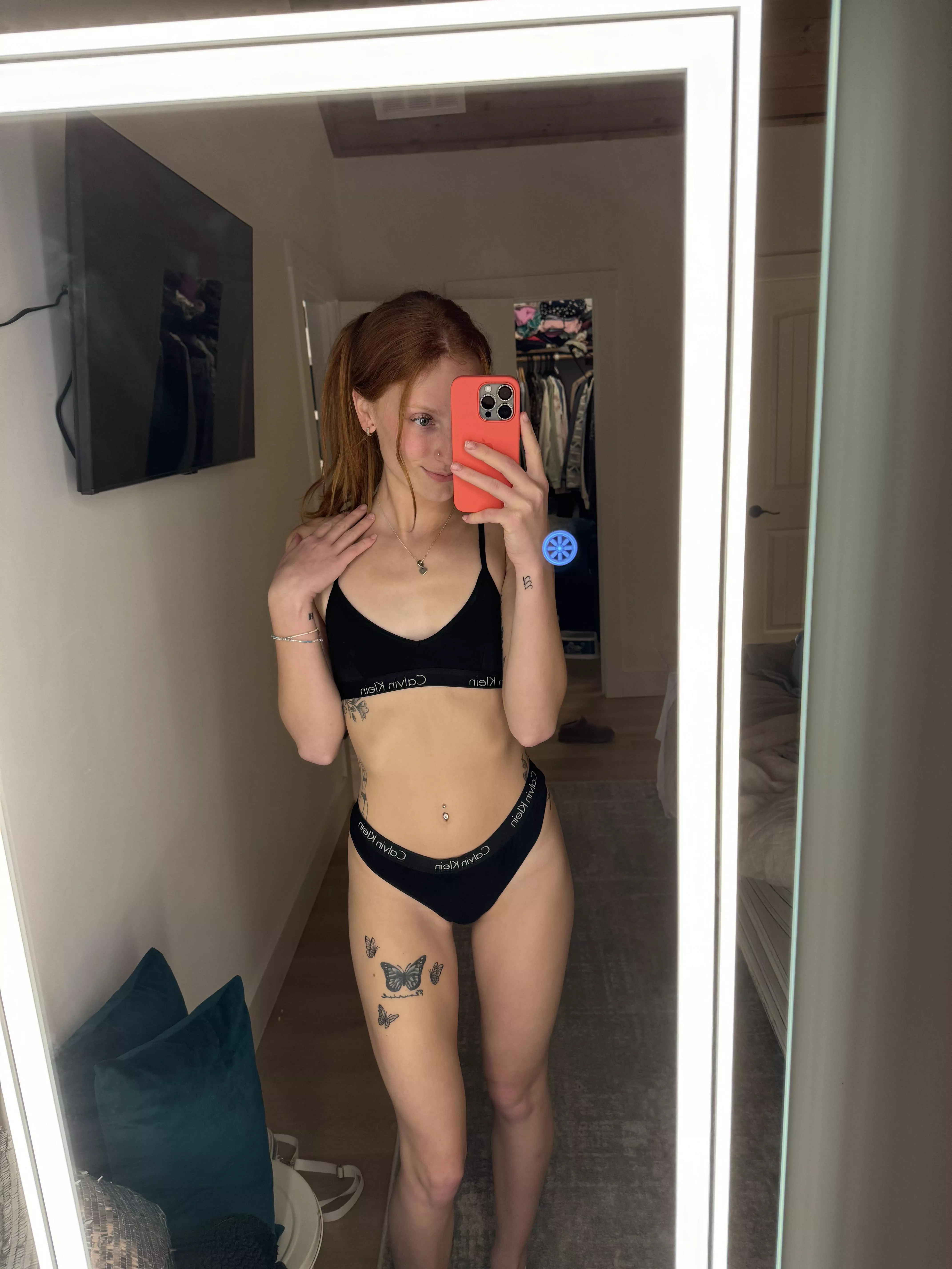 want me to turn around? posted by Lillyxoxo245