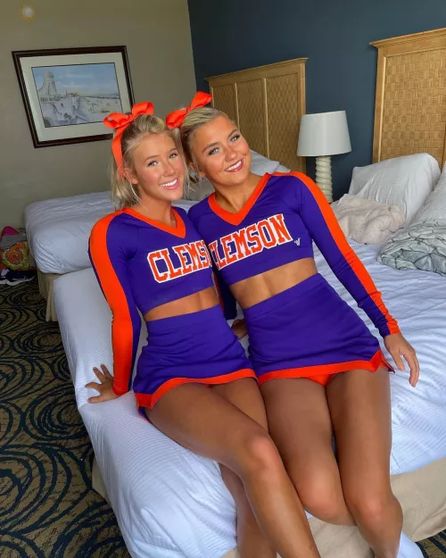 2 on the bed by oragi