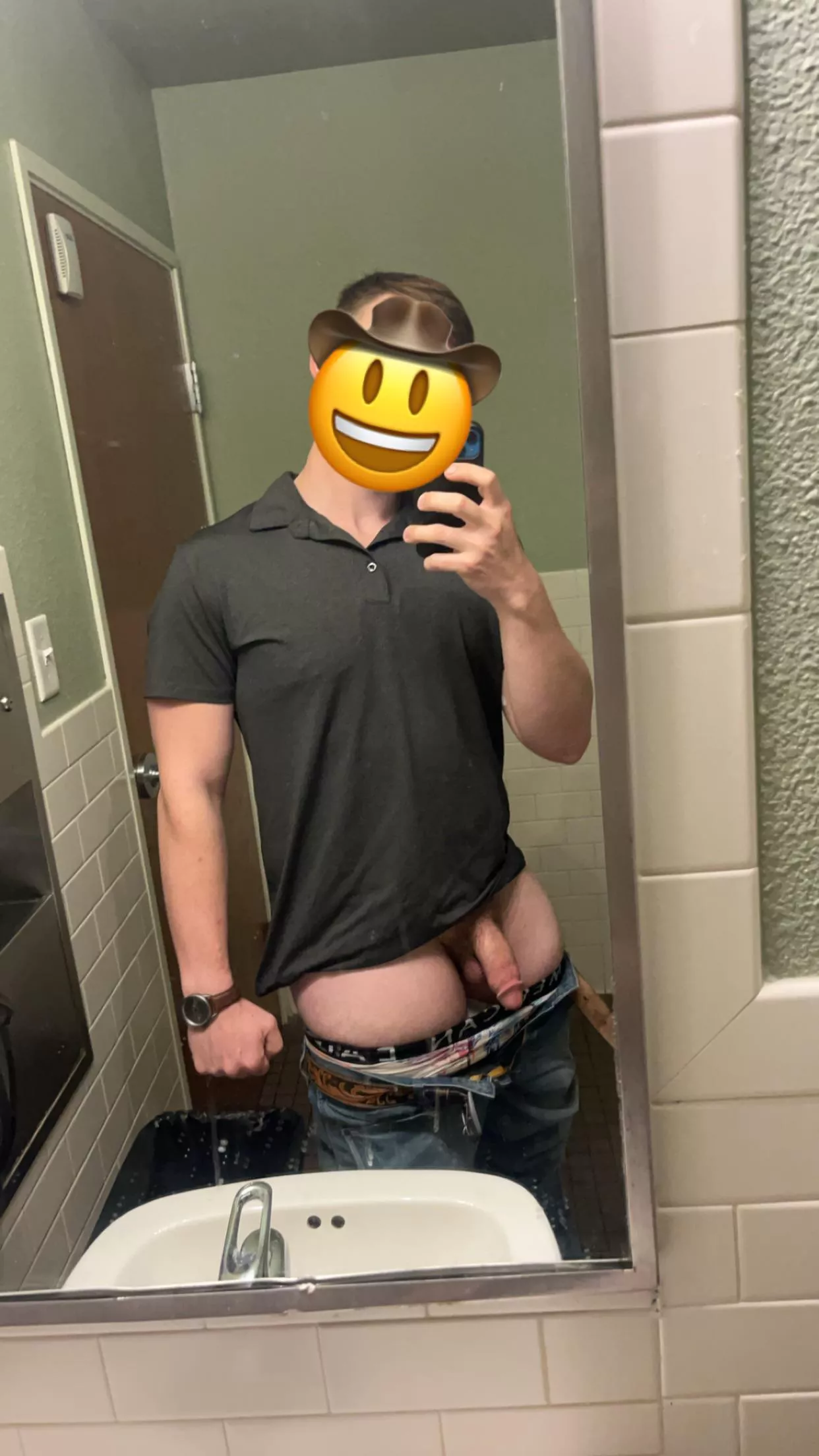 23 jock. Need someone to watch me goon out and bust at work . Face++ doms++ tops hmu ,👻tristan_j3 posted by Easy-Strawberry-9422
