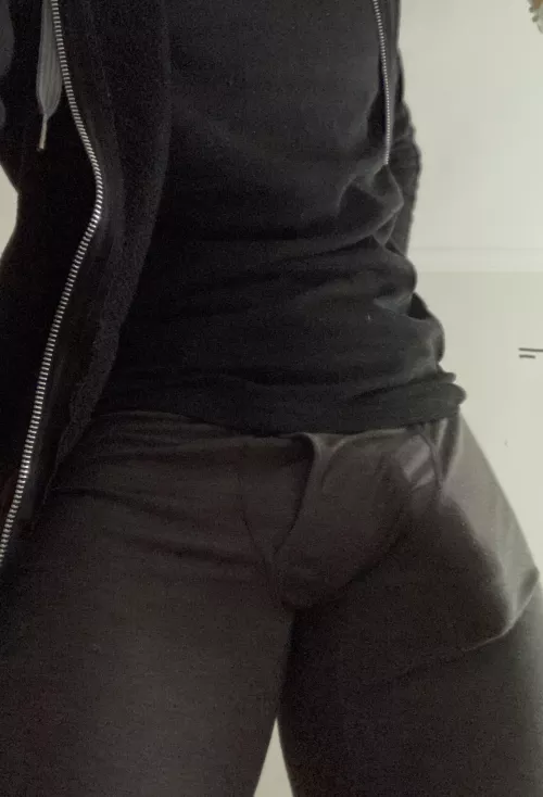 Am I polite to my roommates if I walk like this around the house? by giginogigetto7