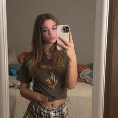 Baby Nude Selfie by reggiecha