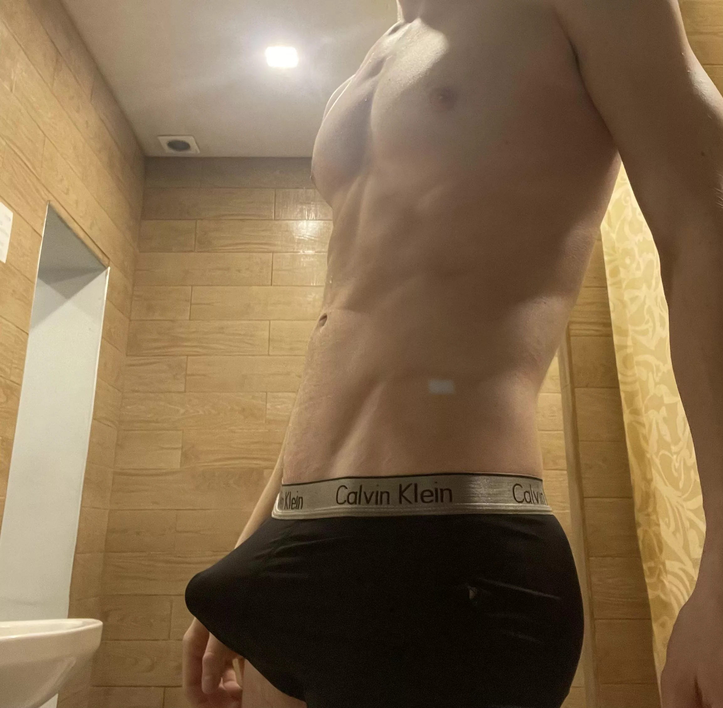 Big boy🤤[21] posted by Expensive-Author-398