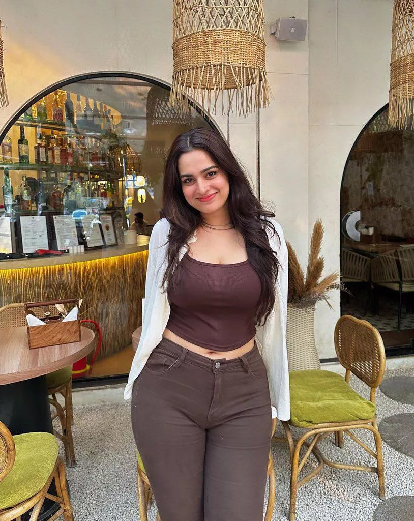 Brown top posted by DistributionBoth8889