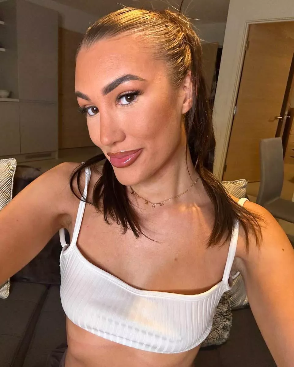 Classy and sexy posted by SufficientSail4615