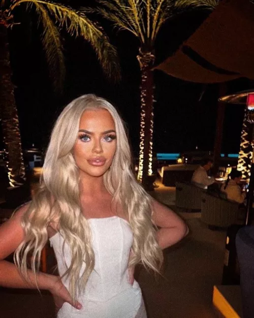 Classy curves by deepinsunshine