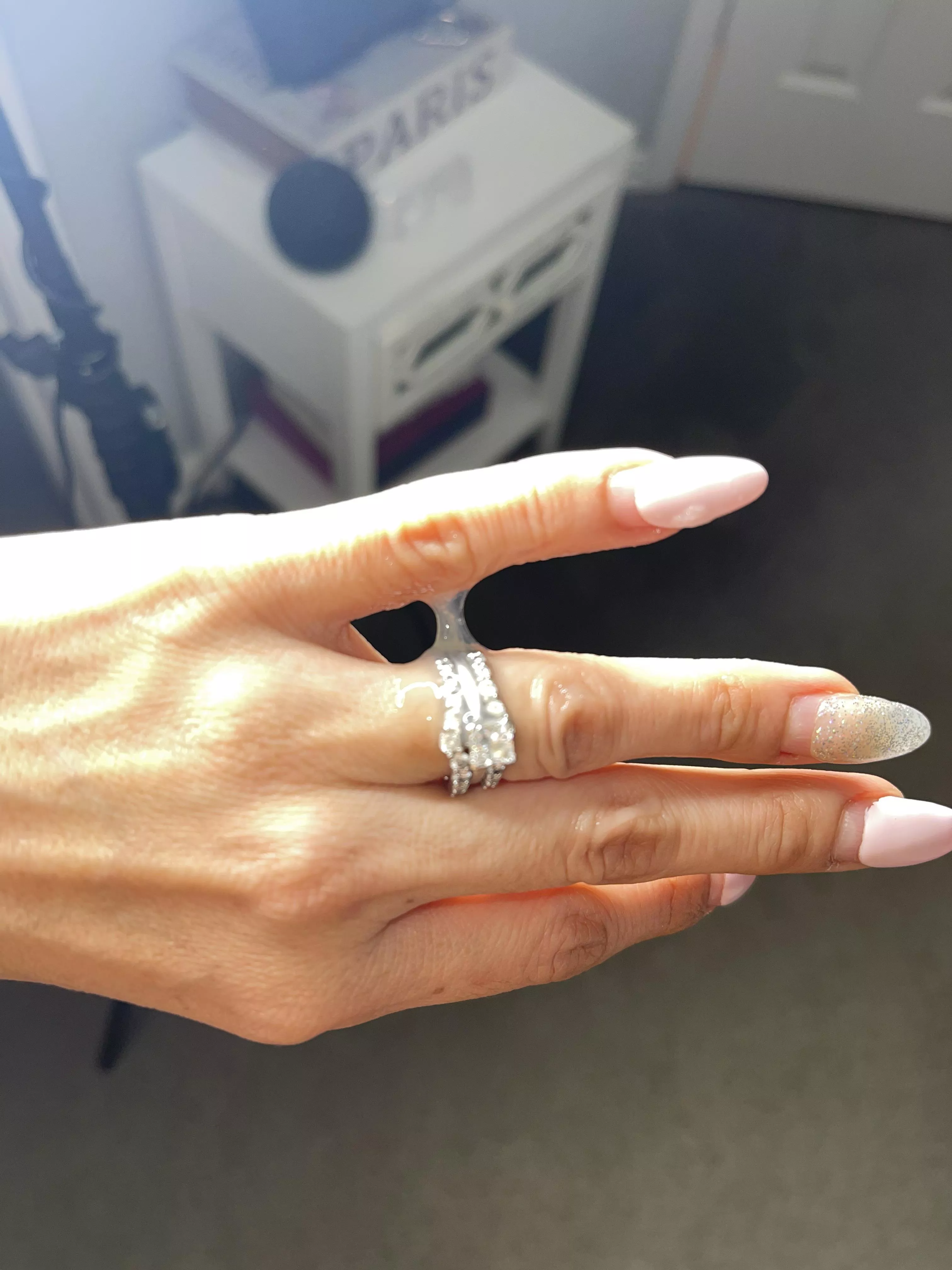 Cum shot on my ring 💦💦💦💍 posted by AriannaTheHousewife