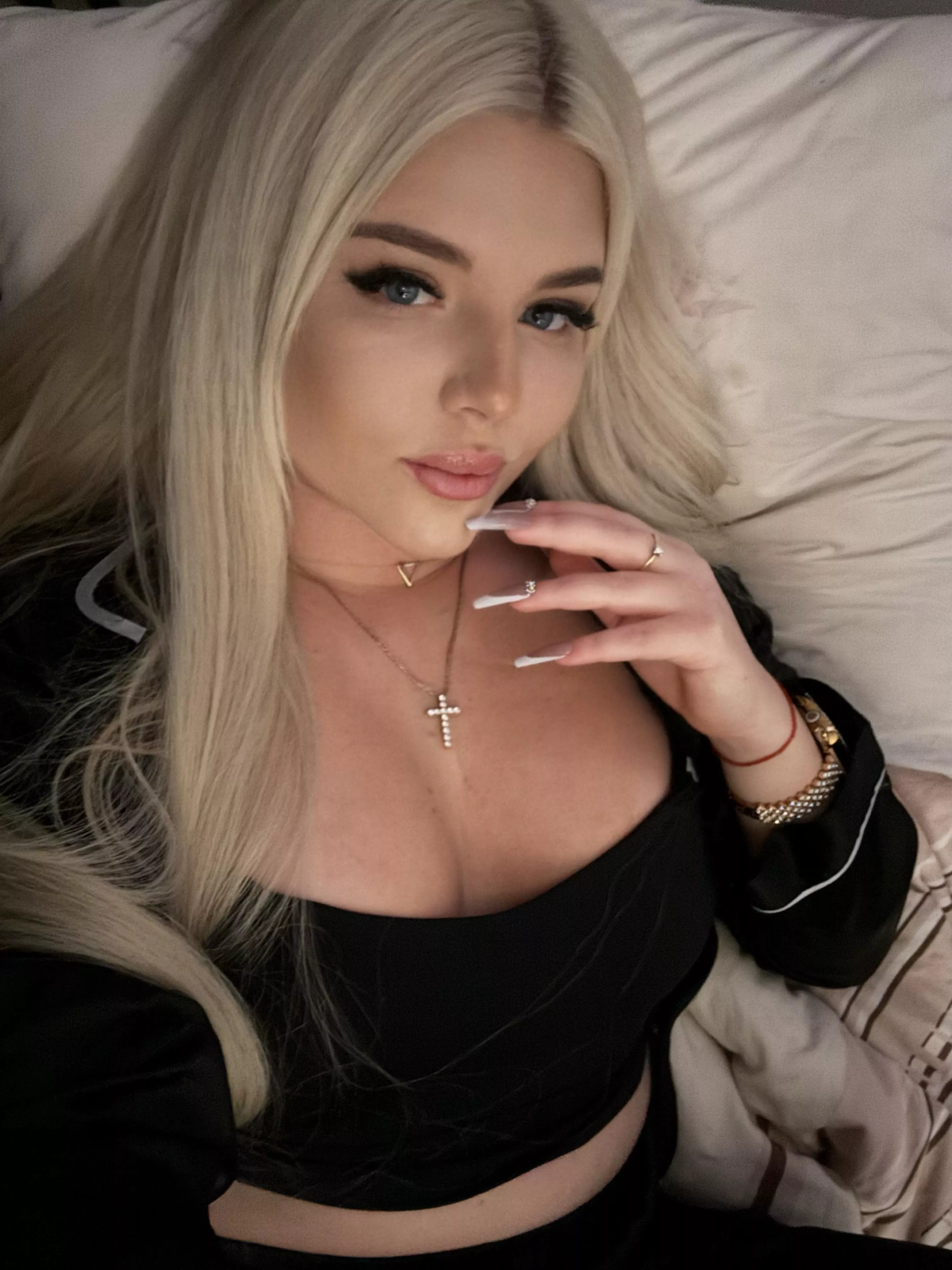 cute busty blonde posted by Rebecca_Drake