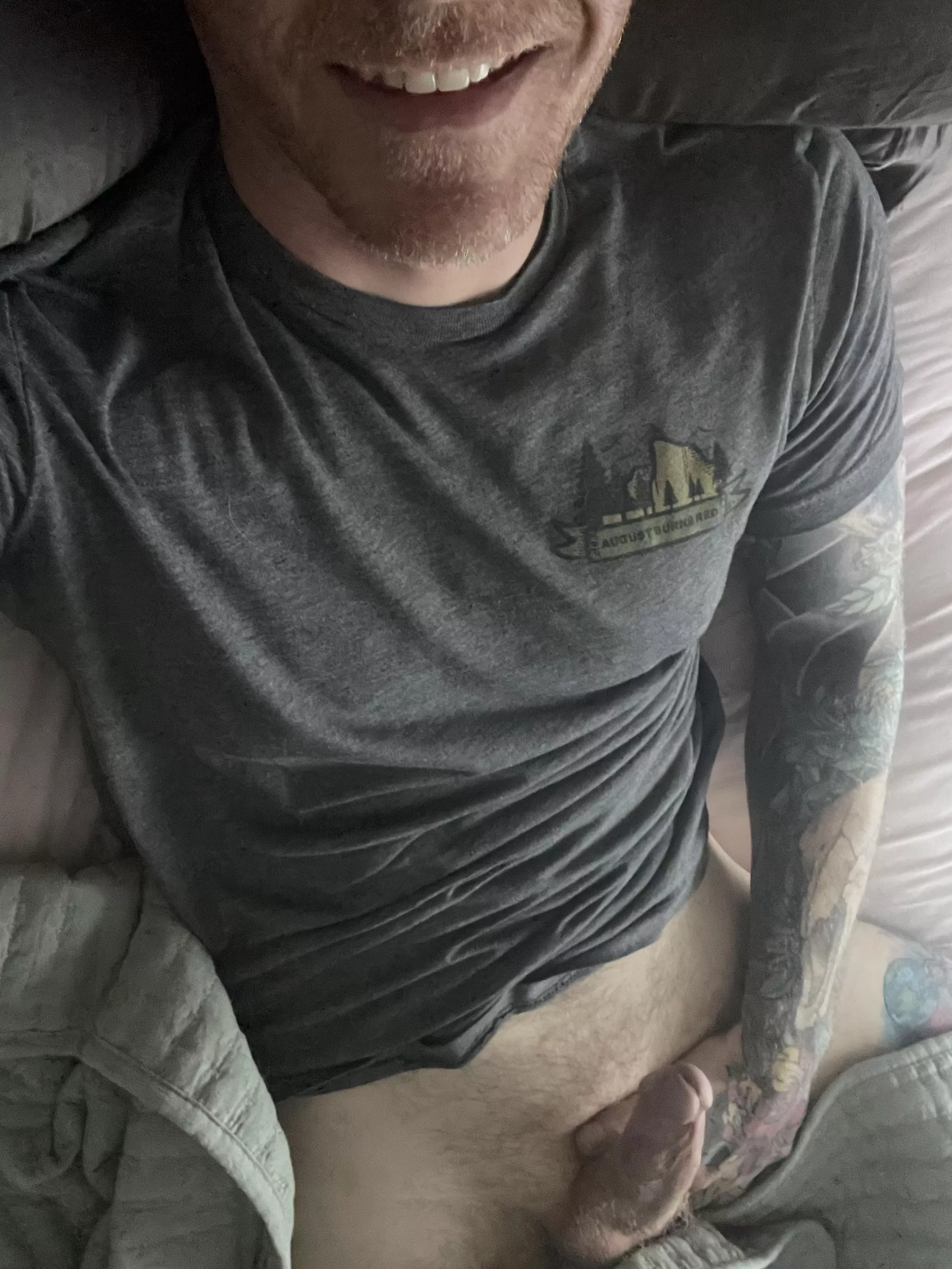 Dipped out of work early, who’s coming to cuddle? posted by dblljackncoke