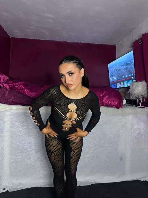 do you like me in black? by nicolealewis12