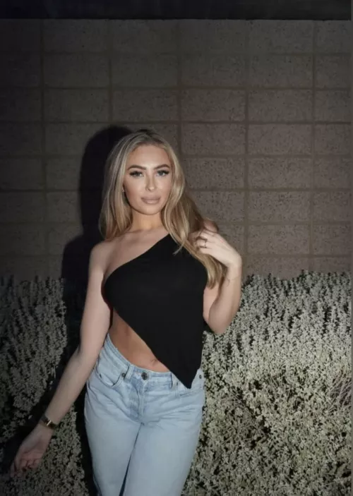 Easily slip on, easily slip off by Chocolaty_Ladki