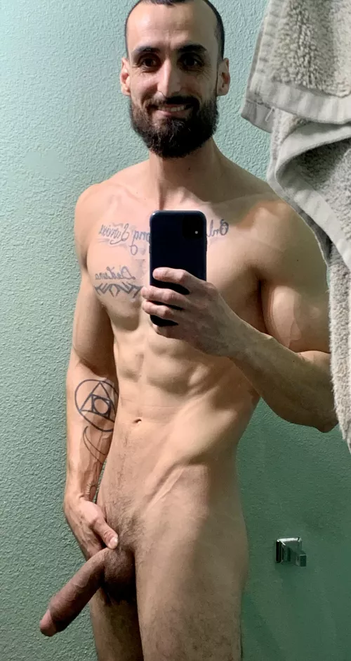 Happy [m]onday reddit, here is me , just for your enjoyment. by Additional_Example93