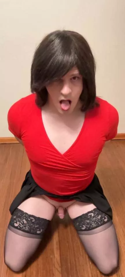 Have a look ad kissi's little clitty. It's the size of a pinky. Don't you agree? posted by CoconutOk1032