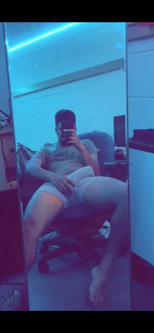 Hey dm me ☺️☺️ by JaySwiggy