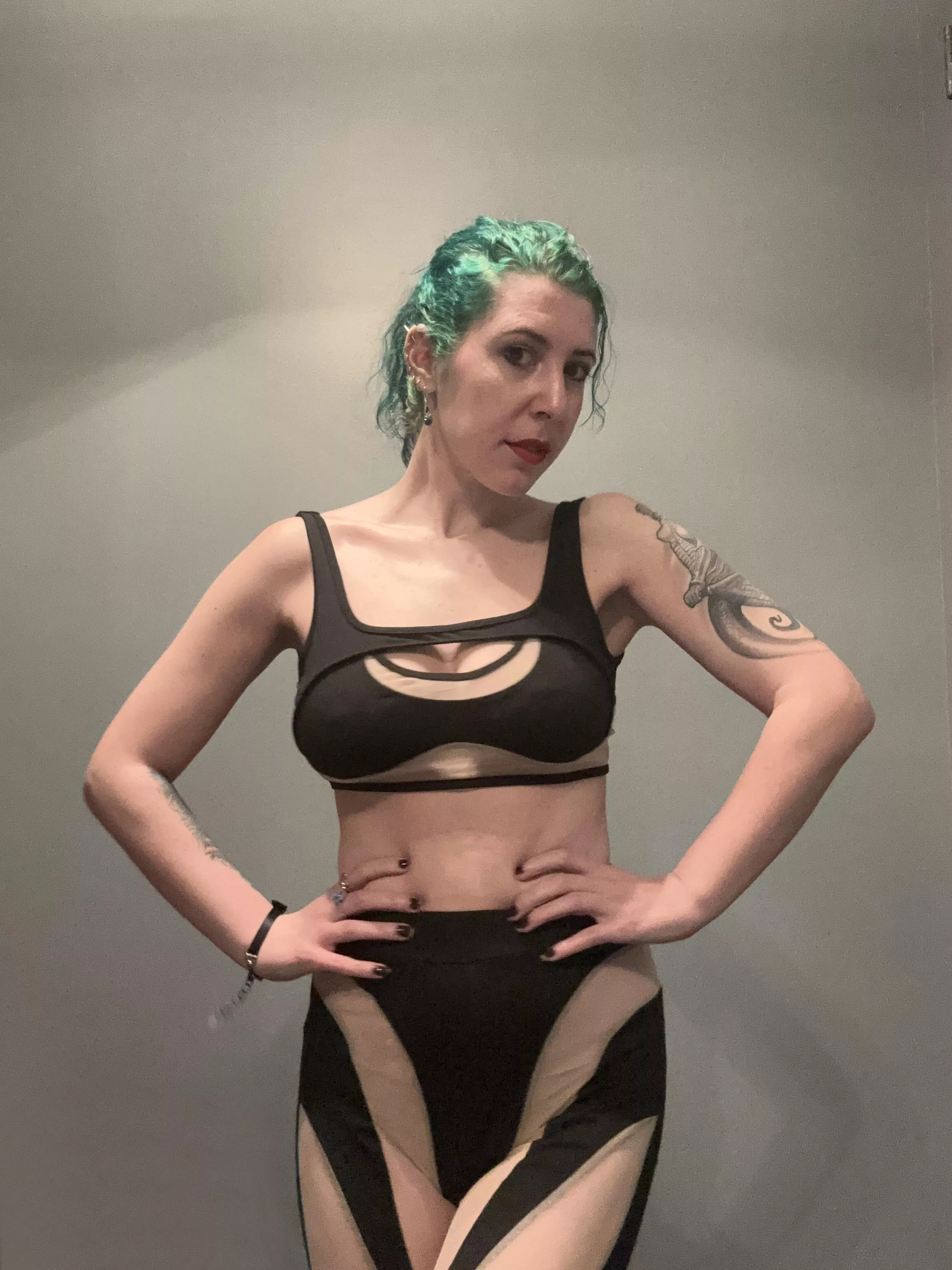 Hot in cutouts posted by sirenskiss3