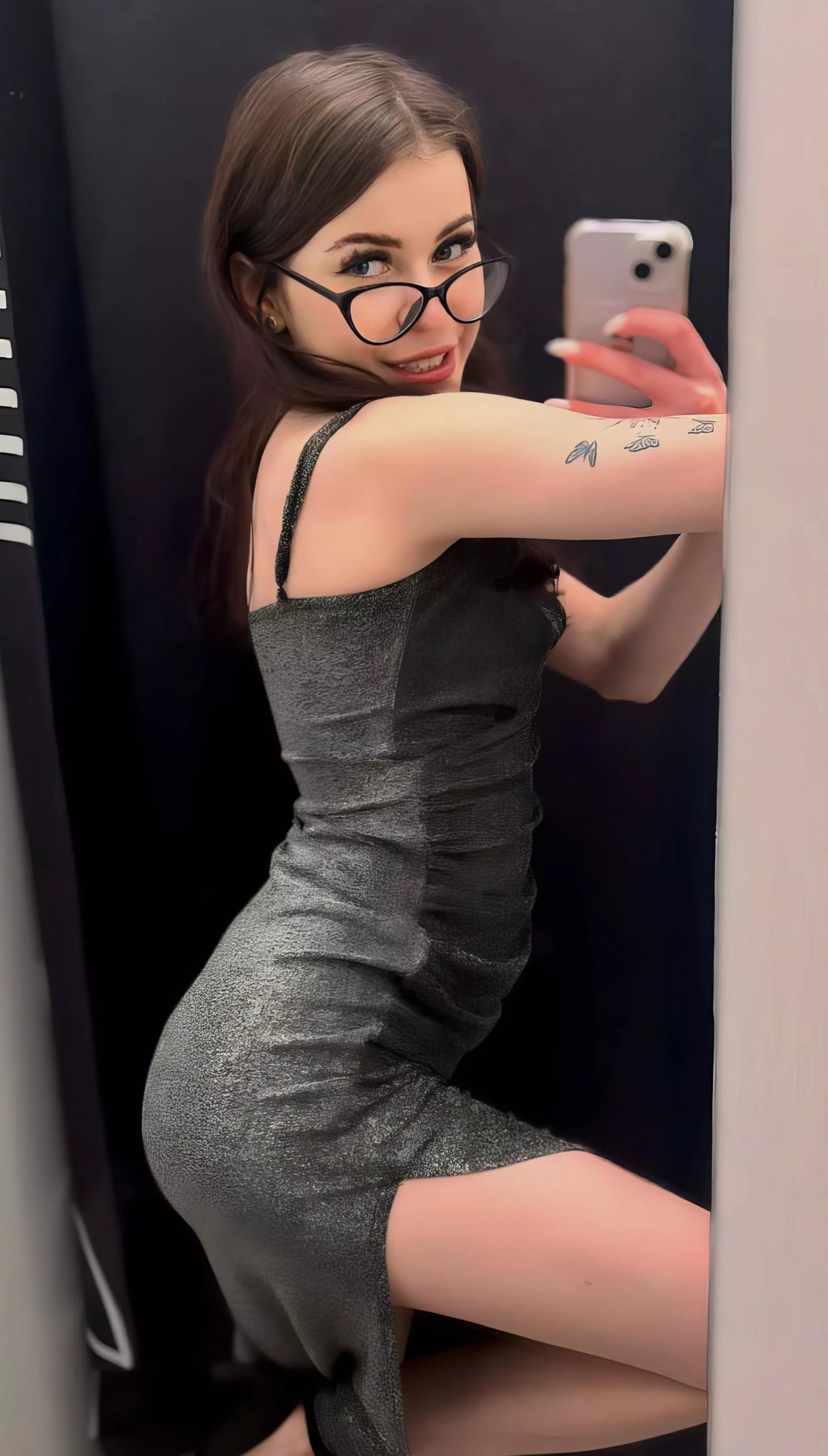 I choose a dress to please you posted by Penciledsplash998