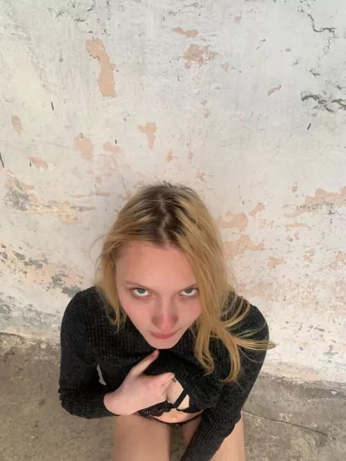 I feel this wind and this wet pussy by HatefulOffen