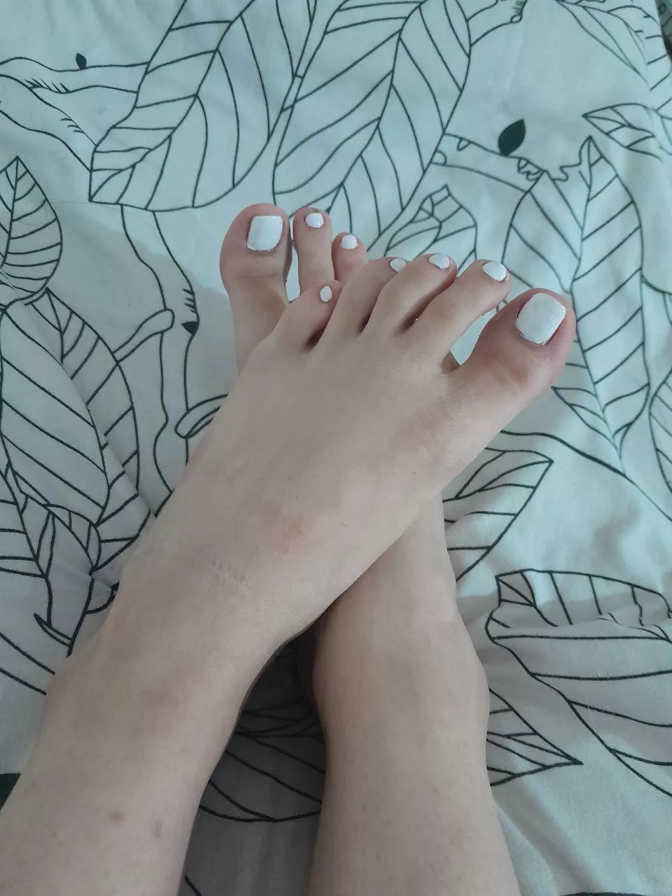 I love having my newly groomed feet sucked, my nails are always perfect posted by Labiosrojos21