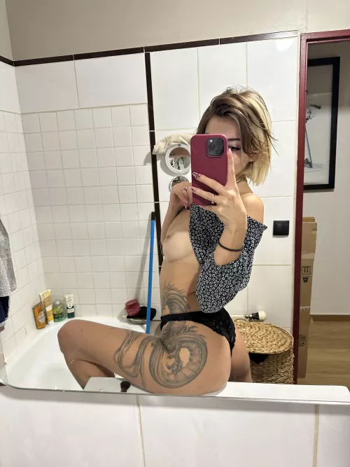 I really can't get enough of this tattoo by tokyorossa