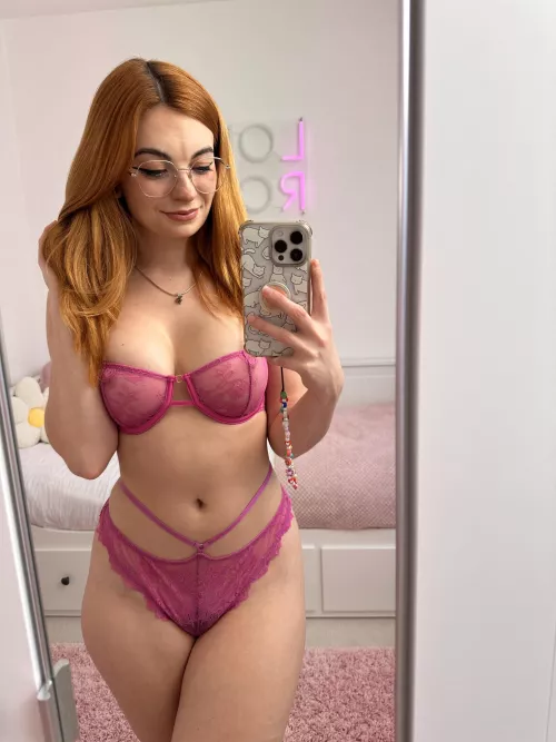 i think this bra might be too small by lolarosexxx