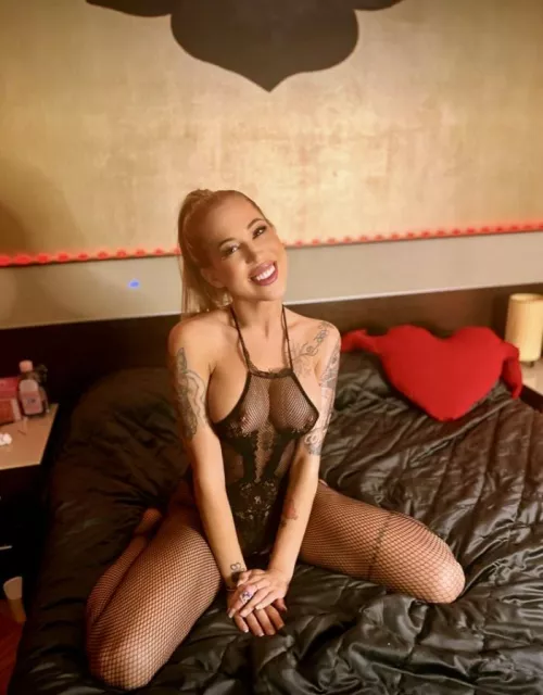 I'm a handful in the bedroom, but so are my tits by swetbarbiexxx