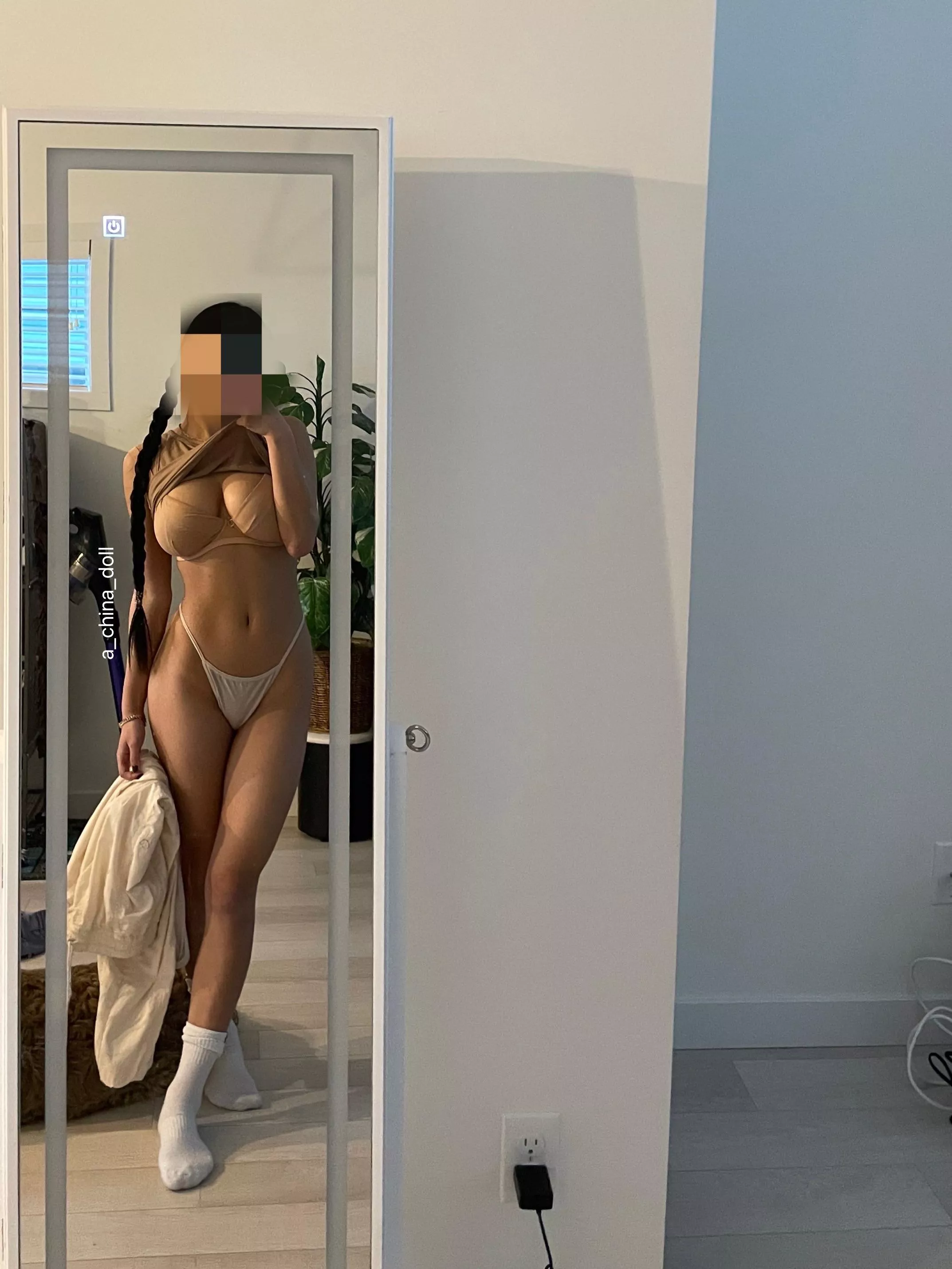 I’m tryna fuck sumn right now, that lil hoe she tryna fuck sumn right now posted by a_china_doll