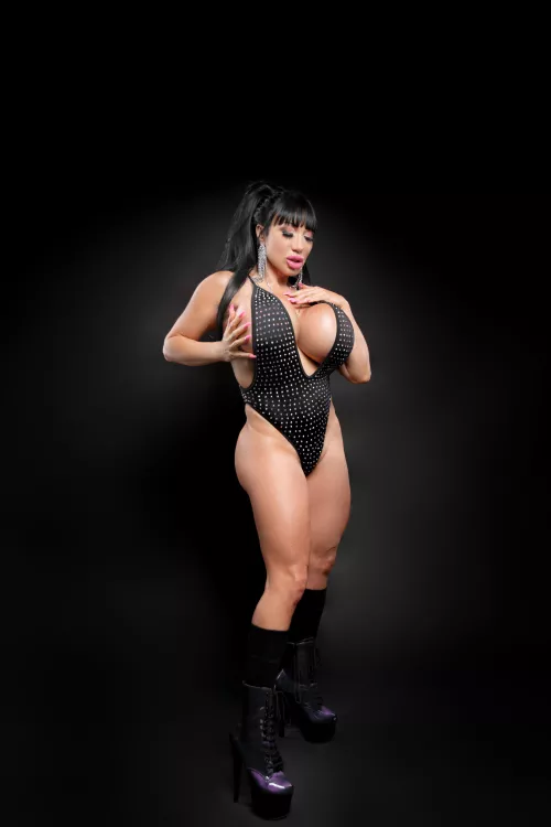 In The Spotlight by BitsnBoobs