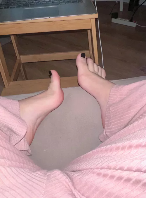 Is it possible to date a girl with an ass like mine? Perfect wife for u daddy by Mutzkm