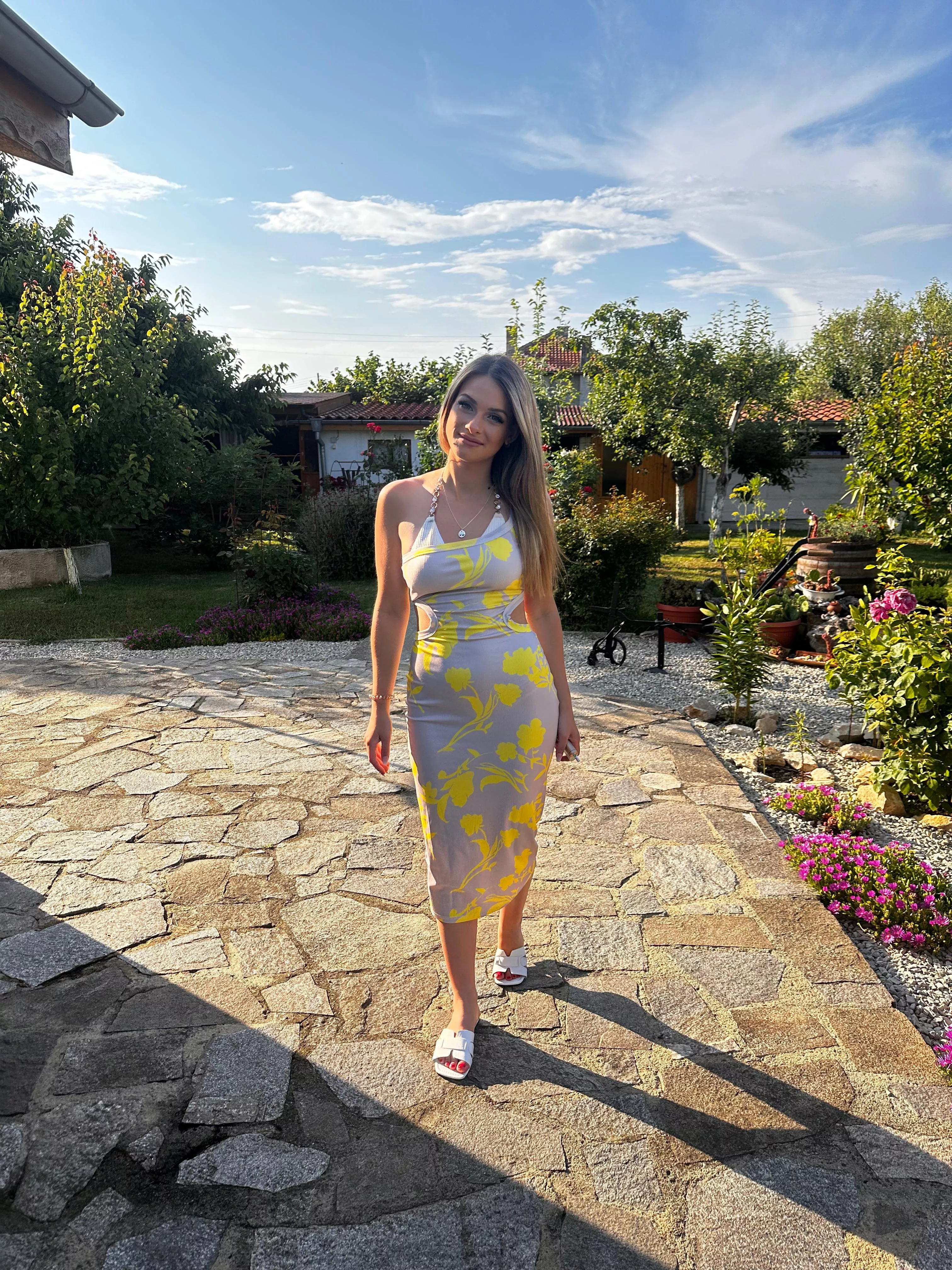 Looking radiant and sexy outside posted by madaratayz